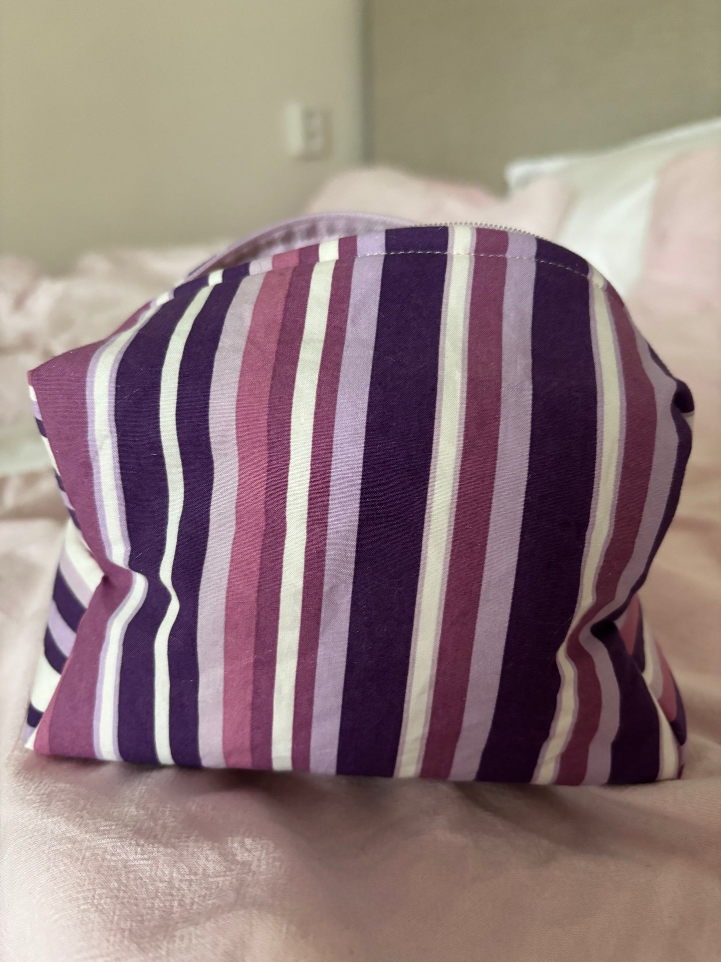 Violet Necessär