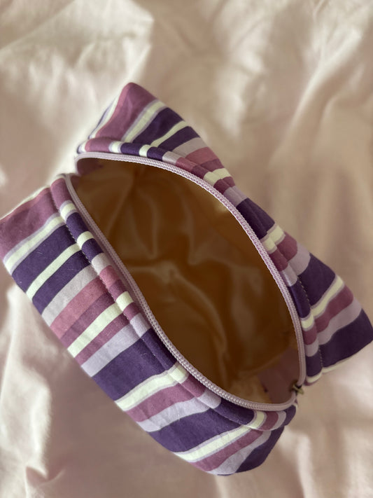 Violet Necessär