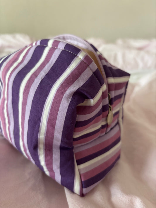 Violet Necessär